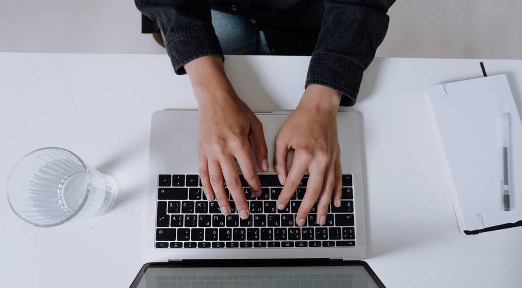 Person in black long sleeve shirt using macbook pro