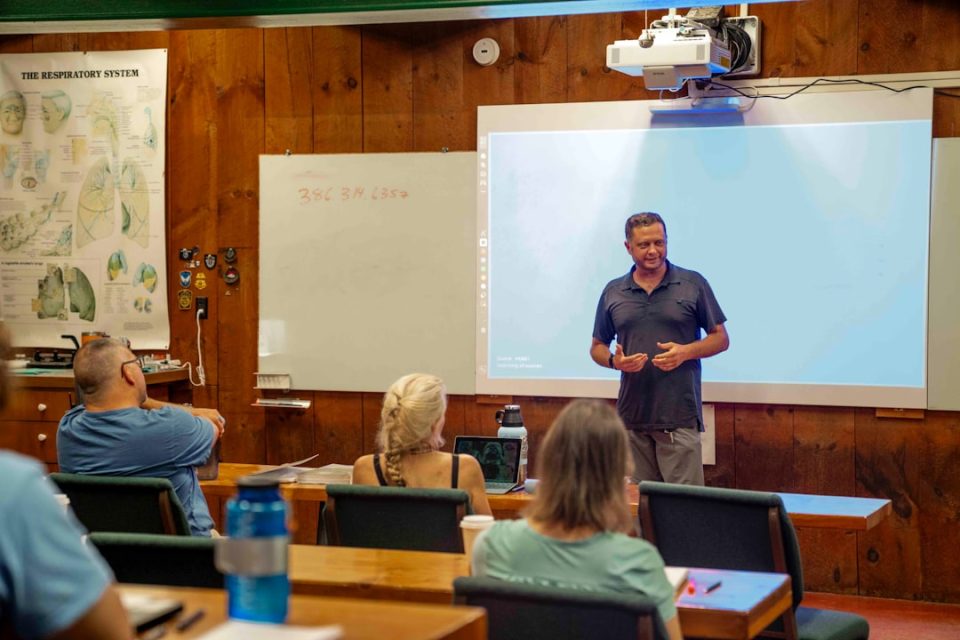 Top 6 Live Polling Apps Professors Use to Run Anonymous Quizzes and Instant Q&A in Large Lectures