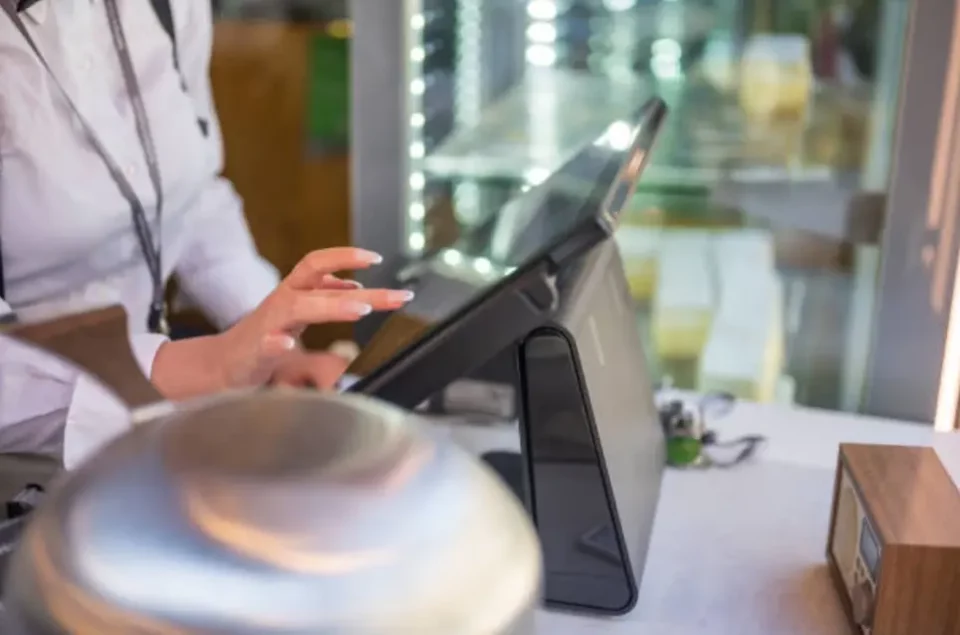 How Restaurant POS Systems Improve Customer Experience