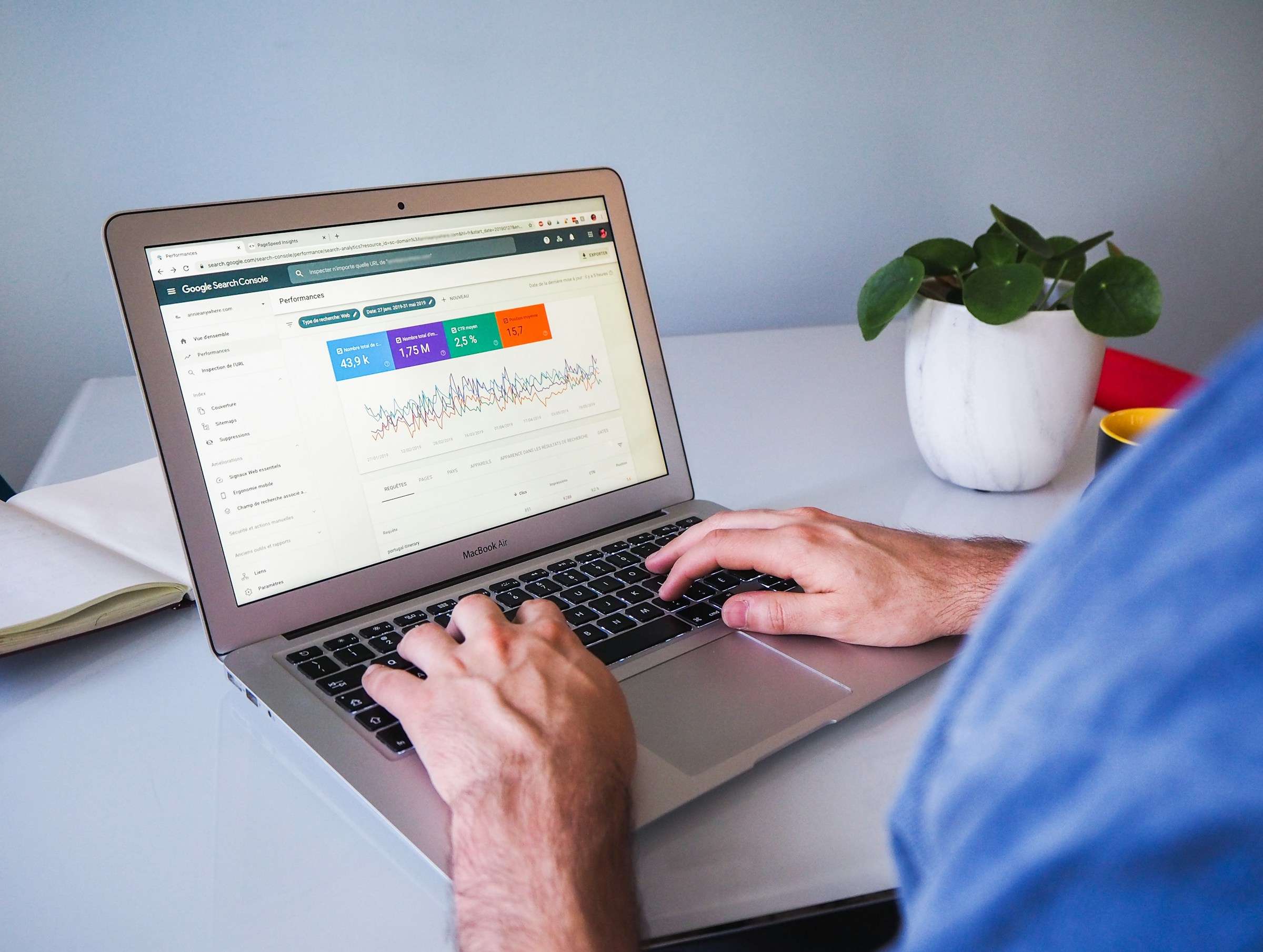 SEO Contractor Agreement Review Checklist: 5 Clauses That Protect Your Budget & Website